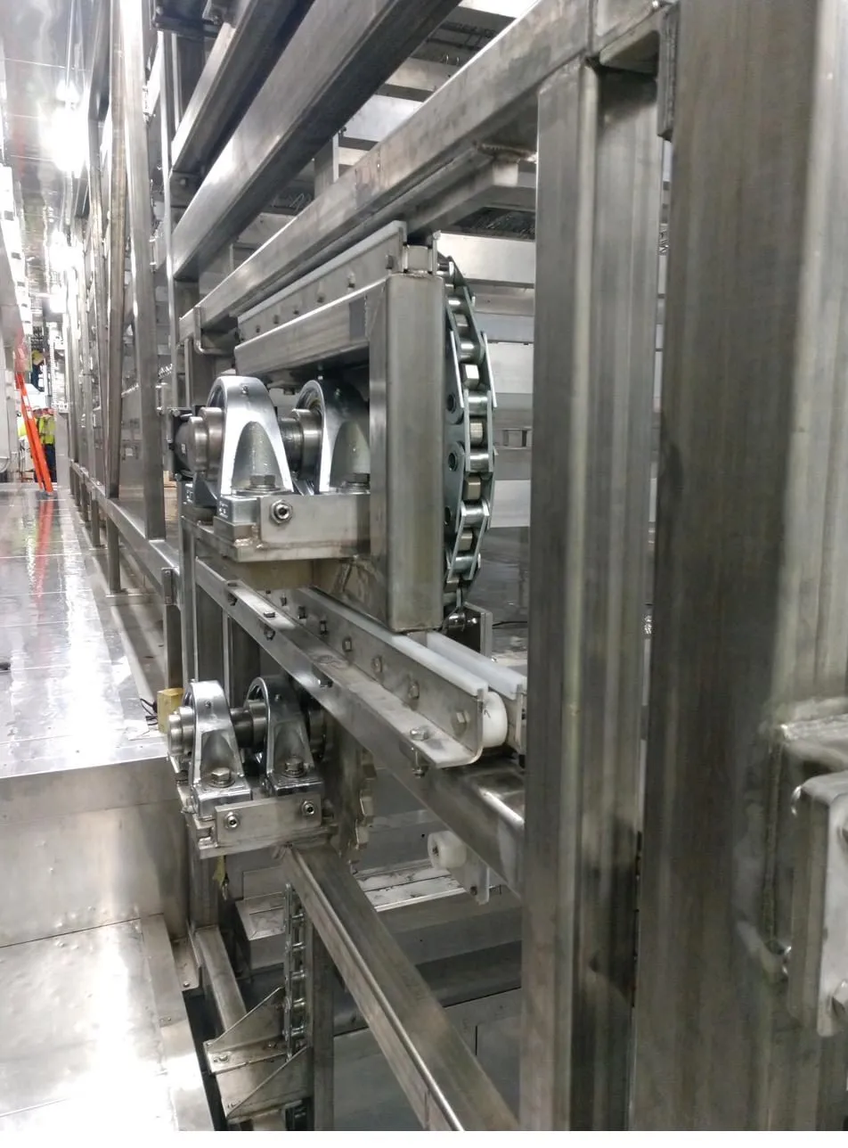 Oven chain and conveyor assembly